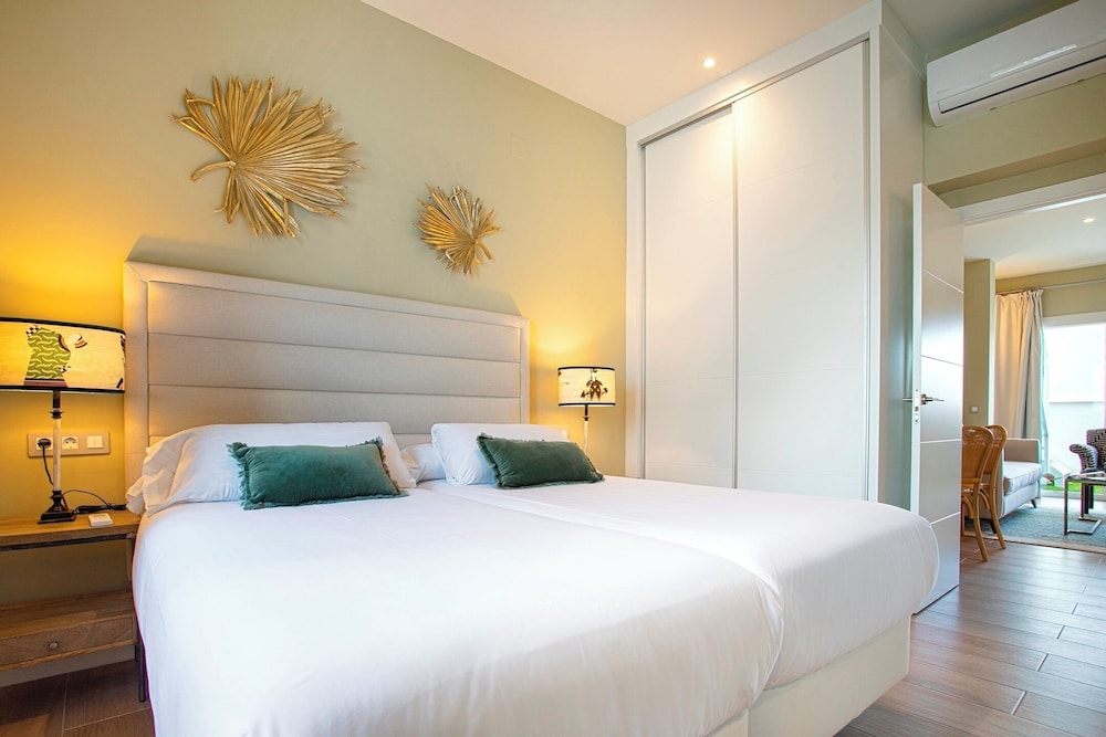 Marvelous Penthouse With 3 Terraces in Triana. Castilla III