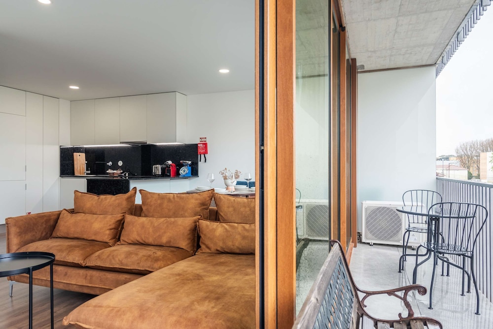 Liiiving in Matosinhos - Warm Vintage Apartment