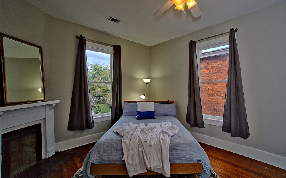2 Bed Home in Downtown Savannah view 4