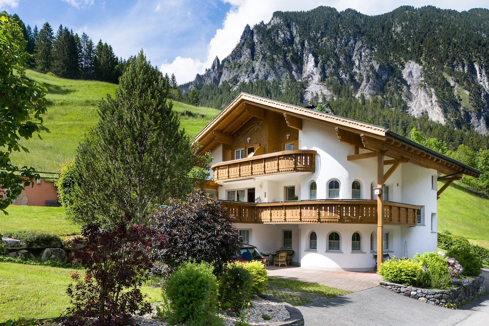 Haus Alvier - 2-zimmer Fewo Zimba mit Balkon
