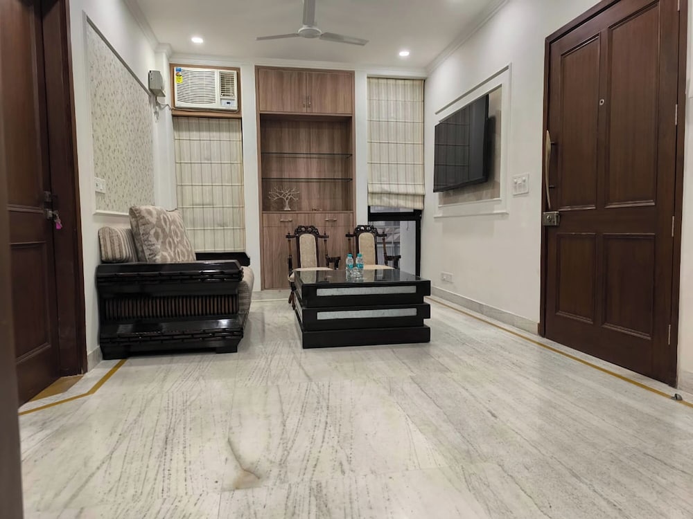 Metrolink Apartment & Suites-Green Park