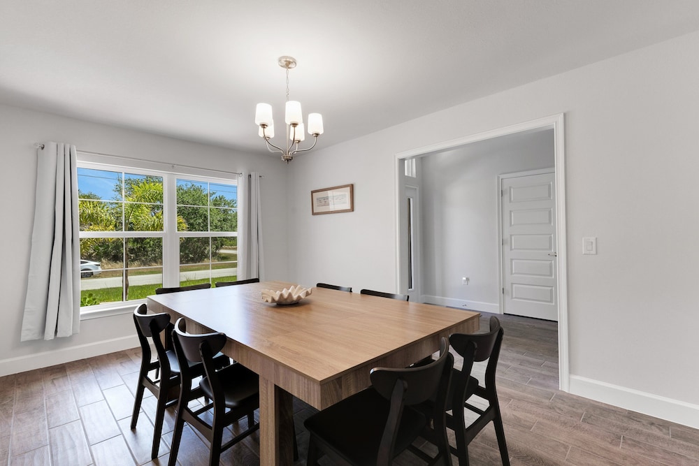 New Poolside Home in South Gulf Cove! Beaches Boca Grande, Manasota, Siesta Key & Venice