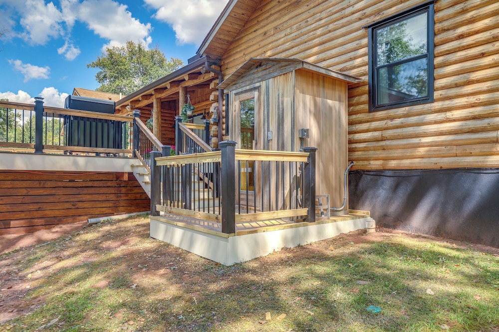 Deck, Sauna & Fire Pits: Upscale Belle Mead Cabin