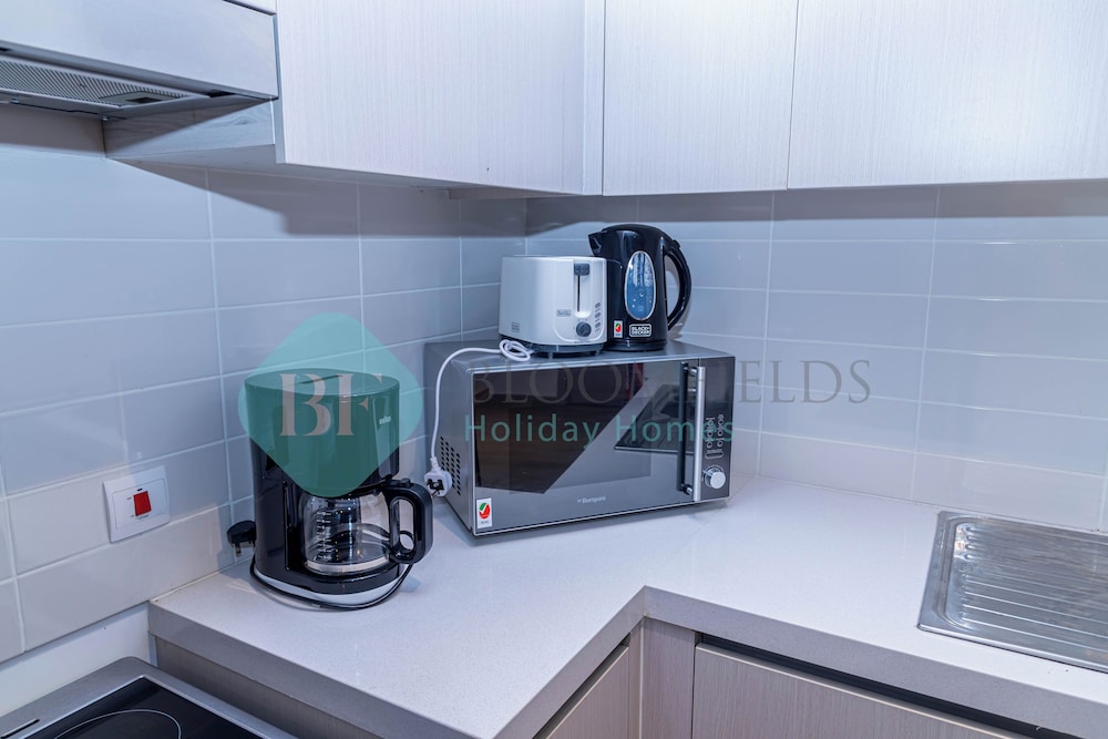 Bloomfields Elegant 1BR in Waters Edge