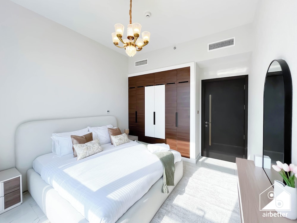 Jewelz Luxury 2BR Balcony, Pool & Garden Views