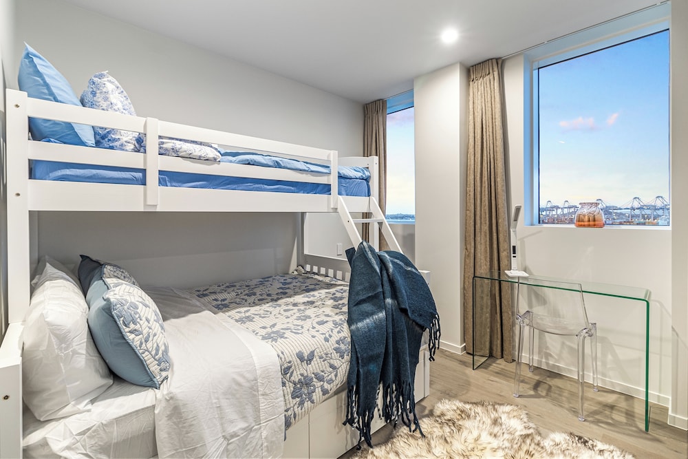 Modern 2BR Penthouse for Families by Zodiak Stays