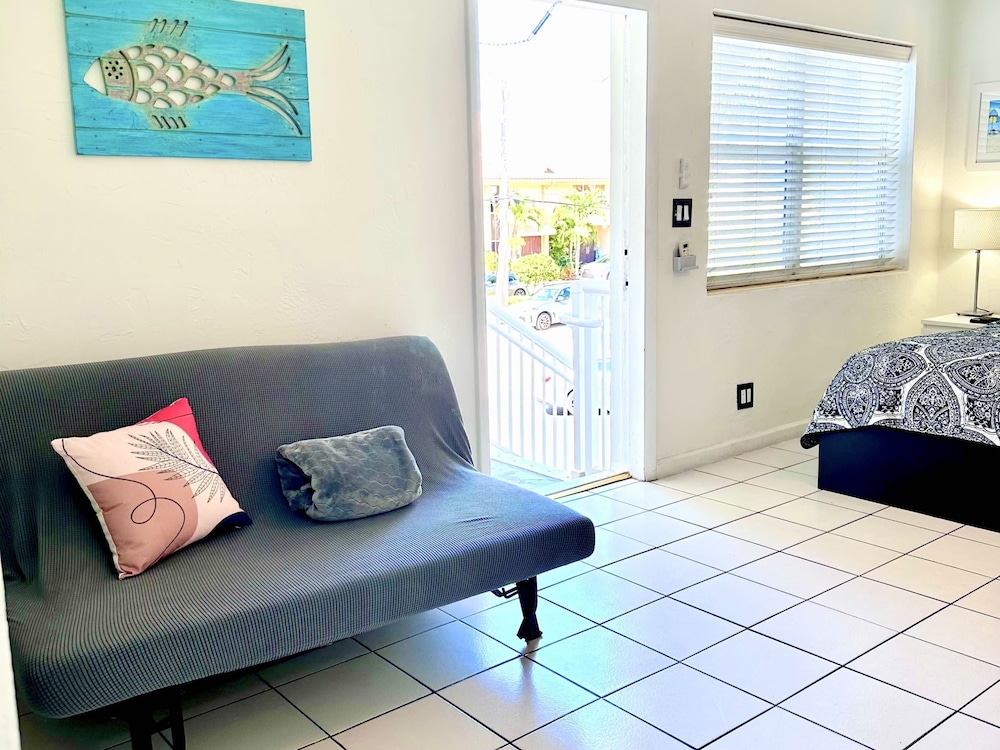Southwinds 6 for 3 Just Steps From the Beach