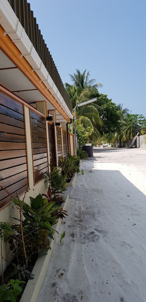 South Ari Inn