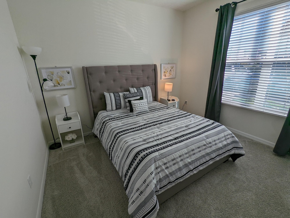 2194 FMP - Solara - Luxury 4 Bed Private Pool