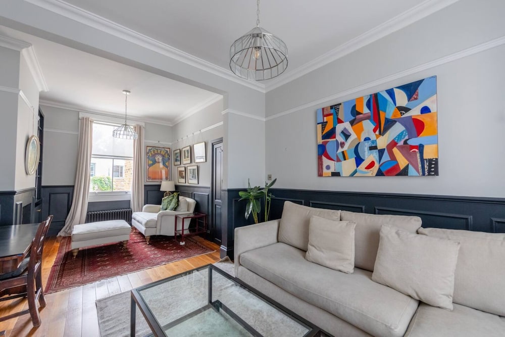 Stylish 2 Bedroom Home in Islington With Garden