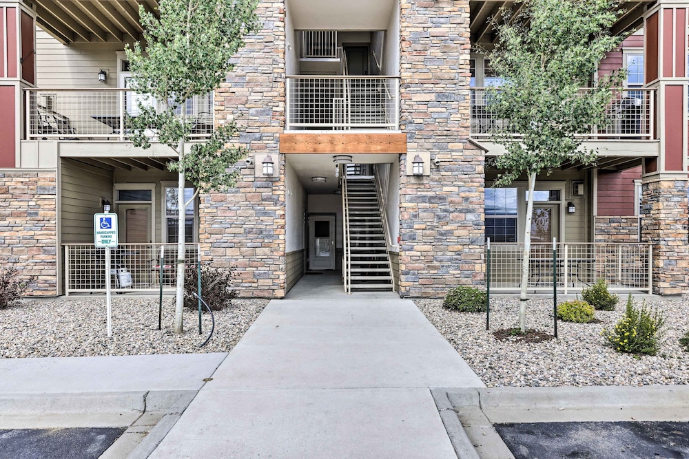 Balcony & Grill: Mtn-view Retreat in Granby!
