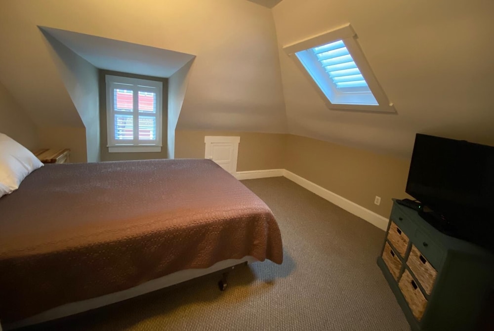 Olive Avenue 32
