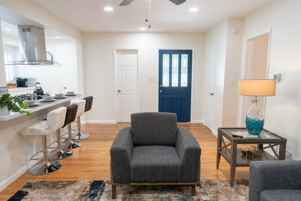 Disneyland Renovated 3BR Fullerton House w Garage Fenced Yard p56