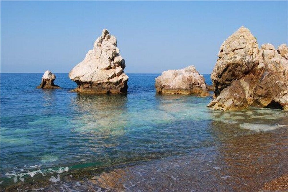 Panoramic Apartment in Villa With Pool and Garden Wi-fi view 5