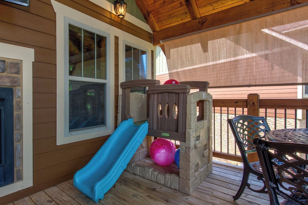 Luna Bear Lodge