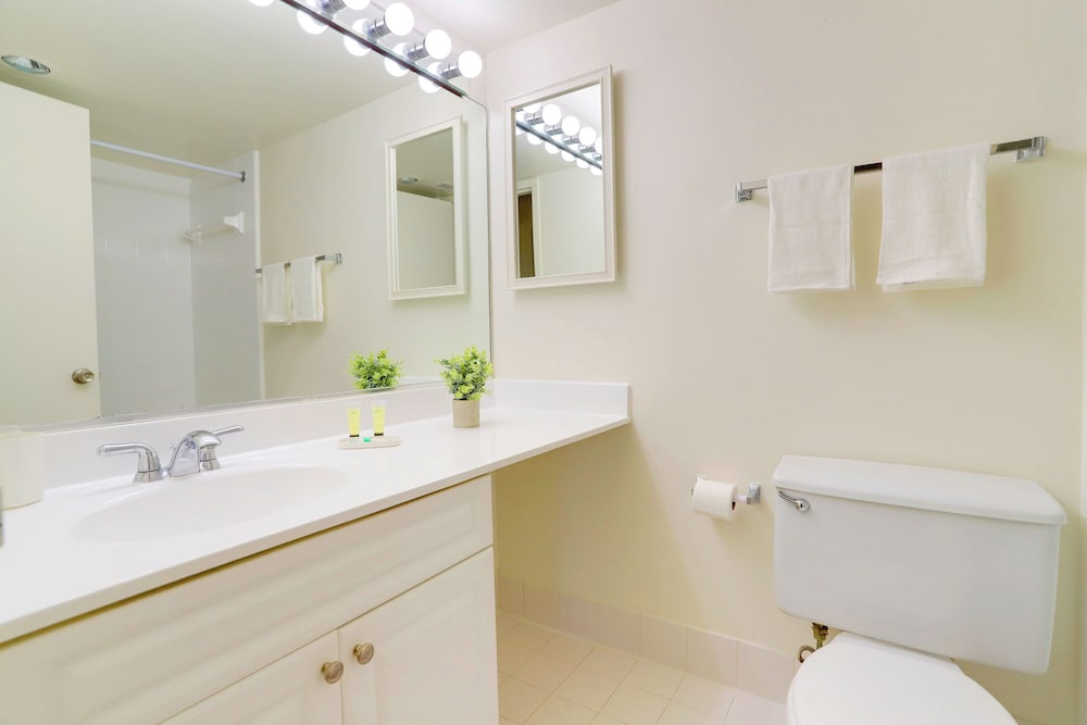 DC Airport Metroline Apartments