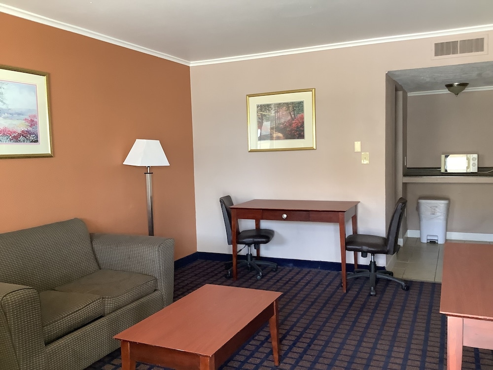 Dodge City Vacations - Silver Spur Vintage Inn  Suites - Property Image 5