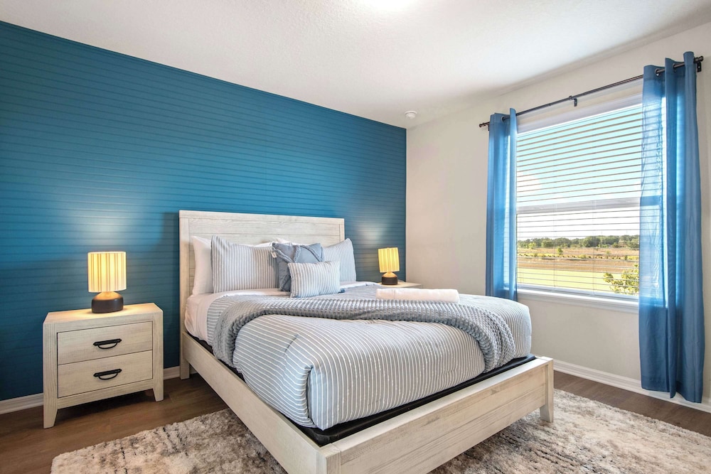 Bright & Spacious 7BR Pool Villa w/ Game Loft New Windsor Cay Resort Near Disney