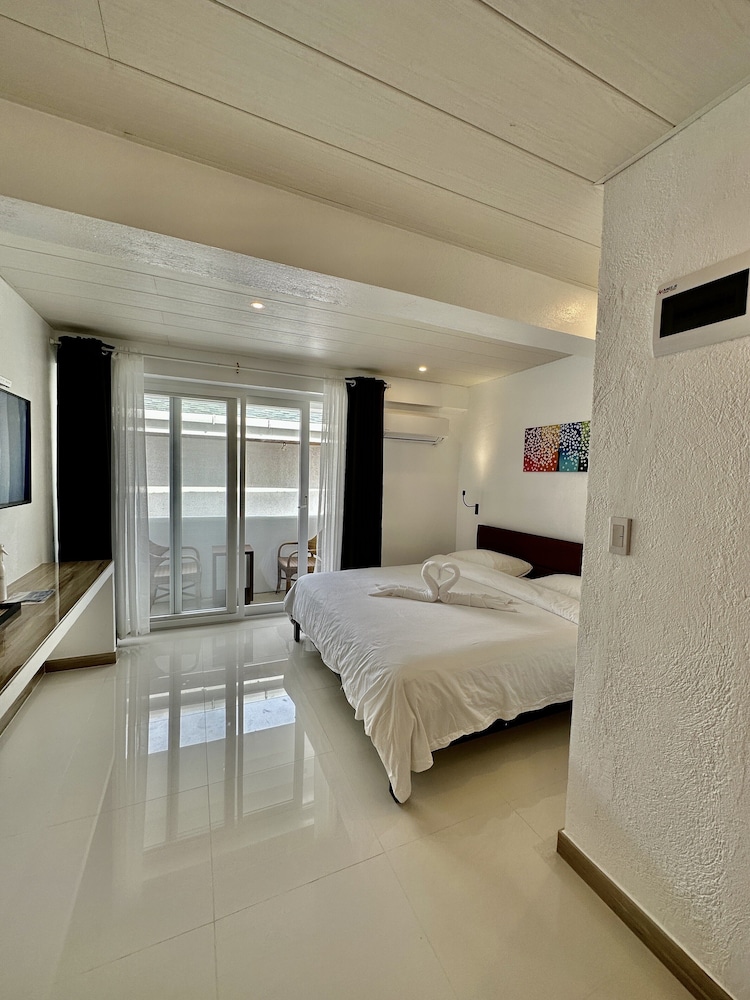 Calypso Beach & Dive Resort