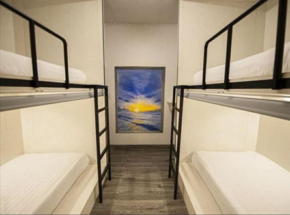 New S7 VIP - Hostel