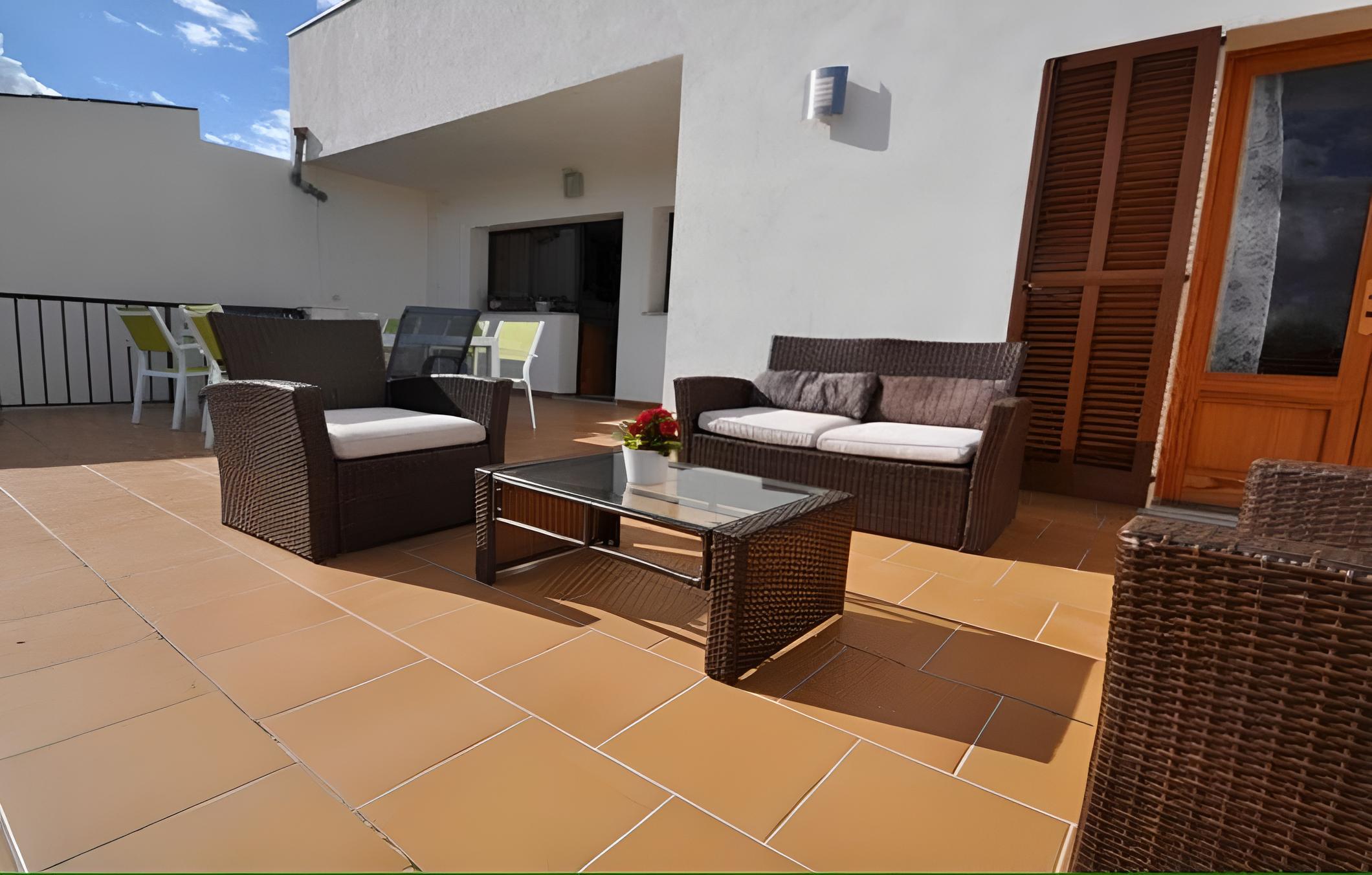 Llubi Pool and Views