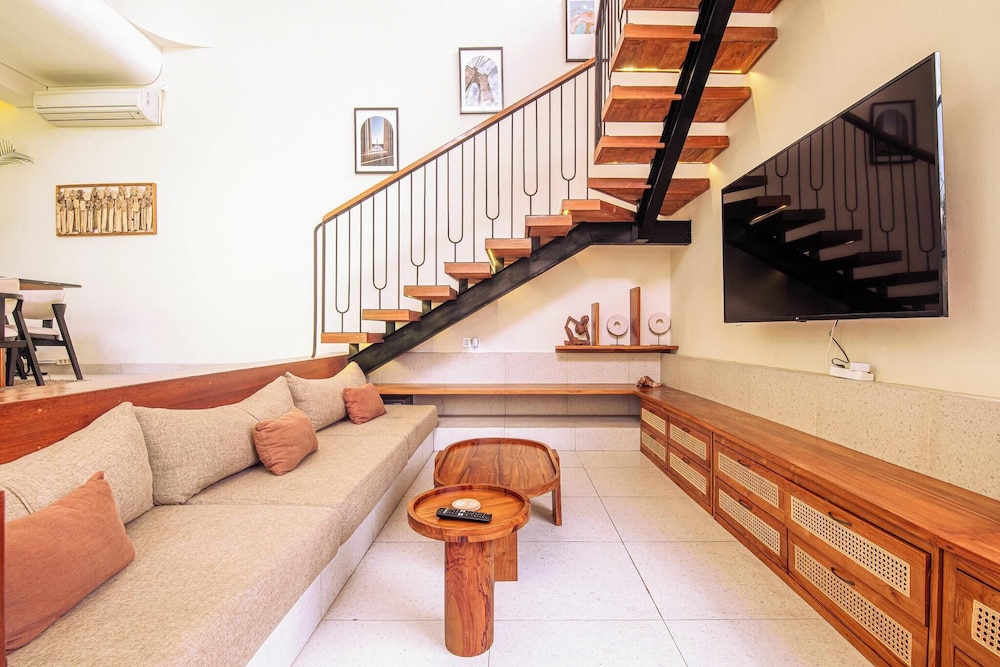 Chic 4-br Villa in Central Seminyak, Beach 5 Mins