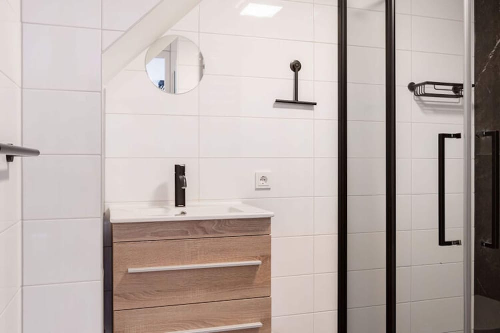 Apartment Near Sneekermeer With Marina Access