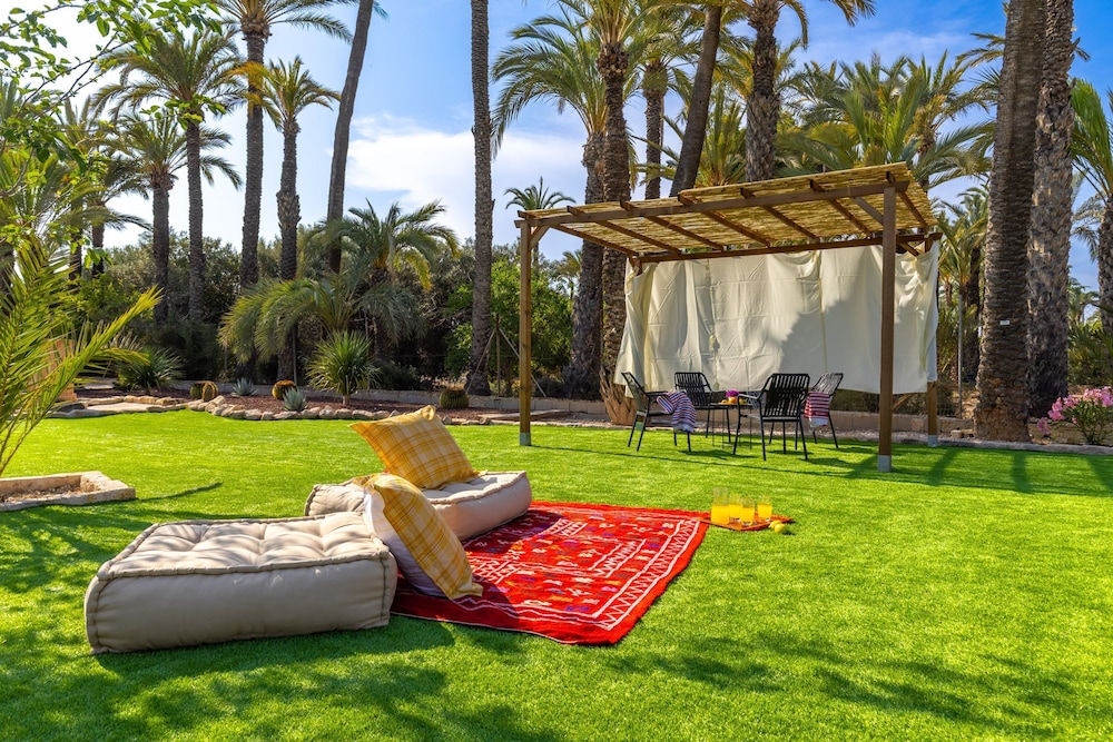 Historical Palms Villa by Fidalsa