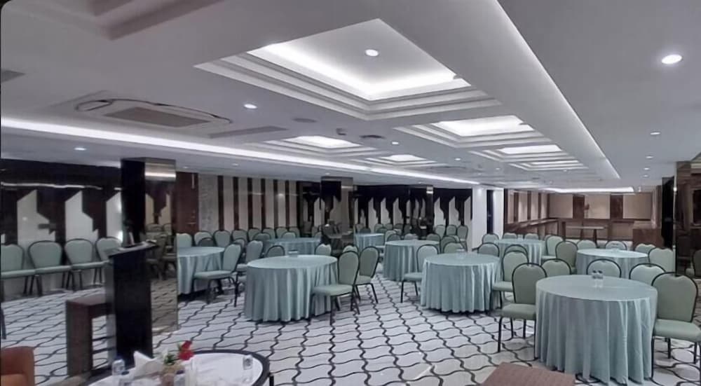 Lawrence Solitaire Resort Nainital