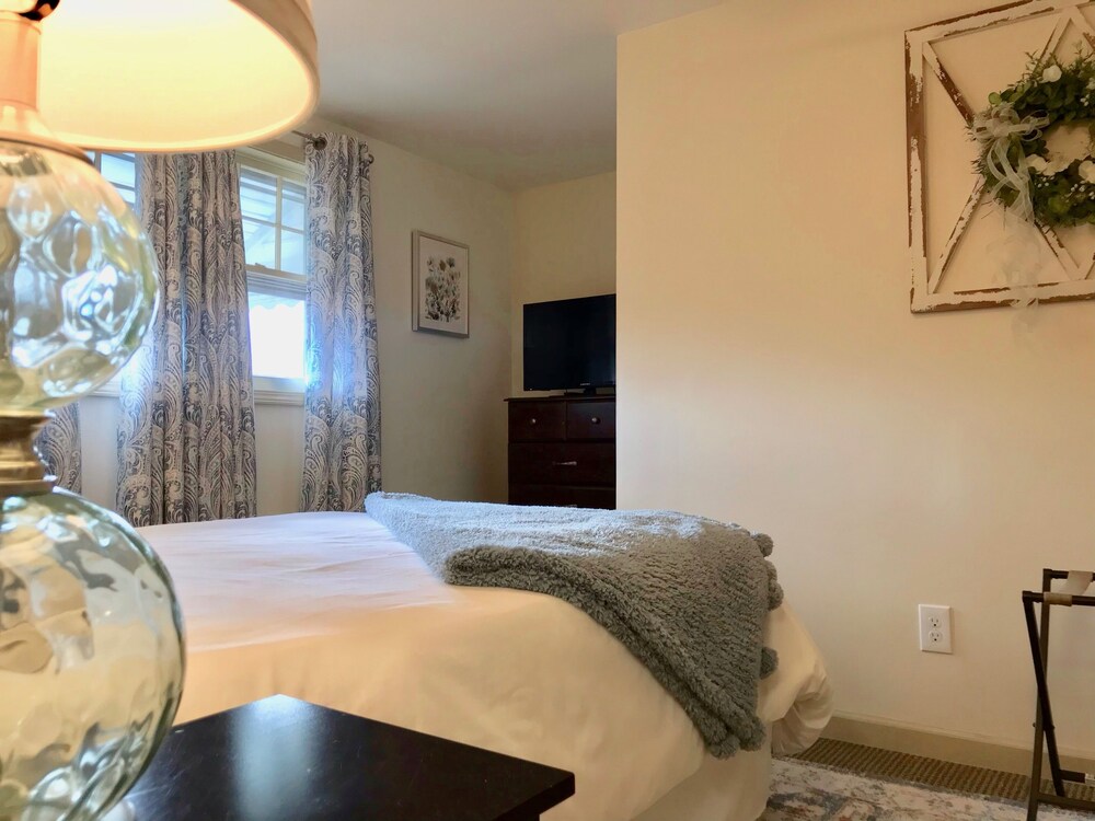 The Little Italy of Niagara Falls Bed & Breakfast