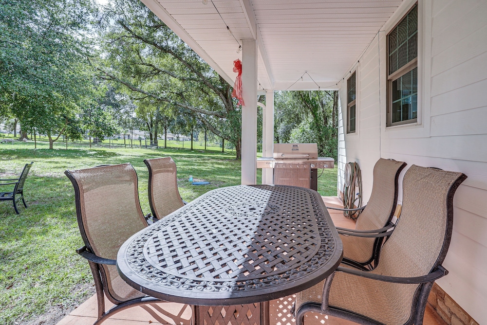 Pet the Sheep! Rural & Spacious Polk City Retreat