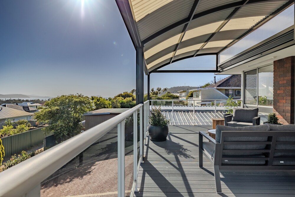 Seaview Heights by the BnB Collection