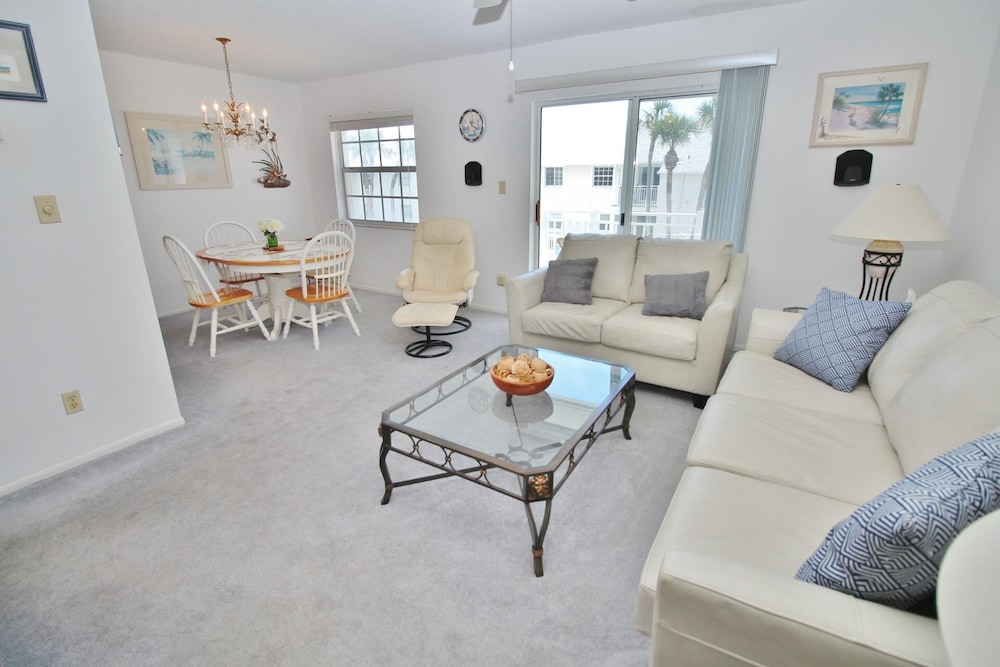 Colony Beach Club 207