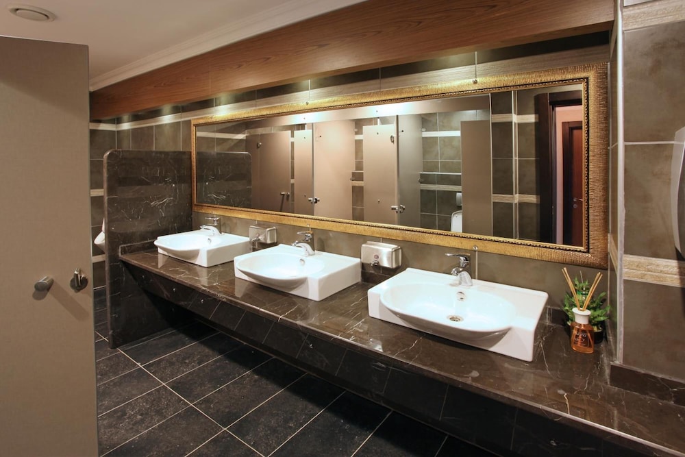 Arya Hotel Business Deluxe - Property Image 3