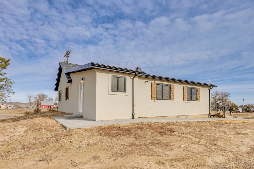 16 Mi to Paint Mines: Spacious Simla Home!