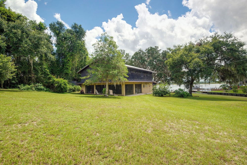 Lake Winnott Home w/ Boat Ramp & Dock