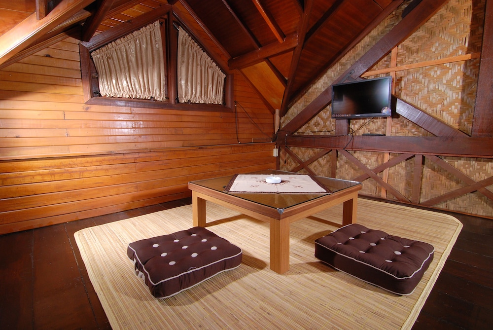 Villa ChavaMinerva Kayu - Ciater, Ciater - 13