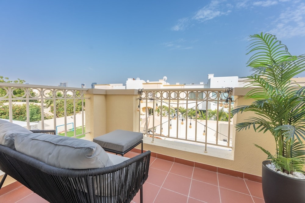 Luxurious Spacious 3-bedroom Villa With Private Pool at Springs 10