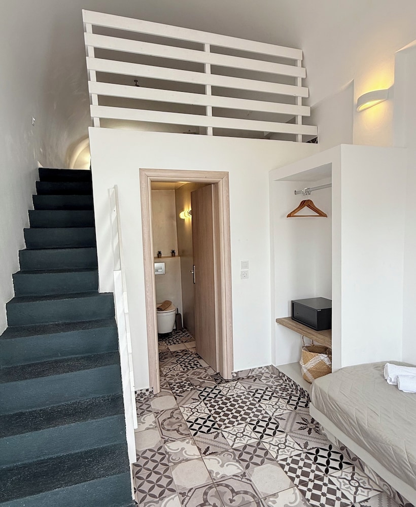 Giasemi Fira Studios