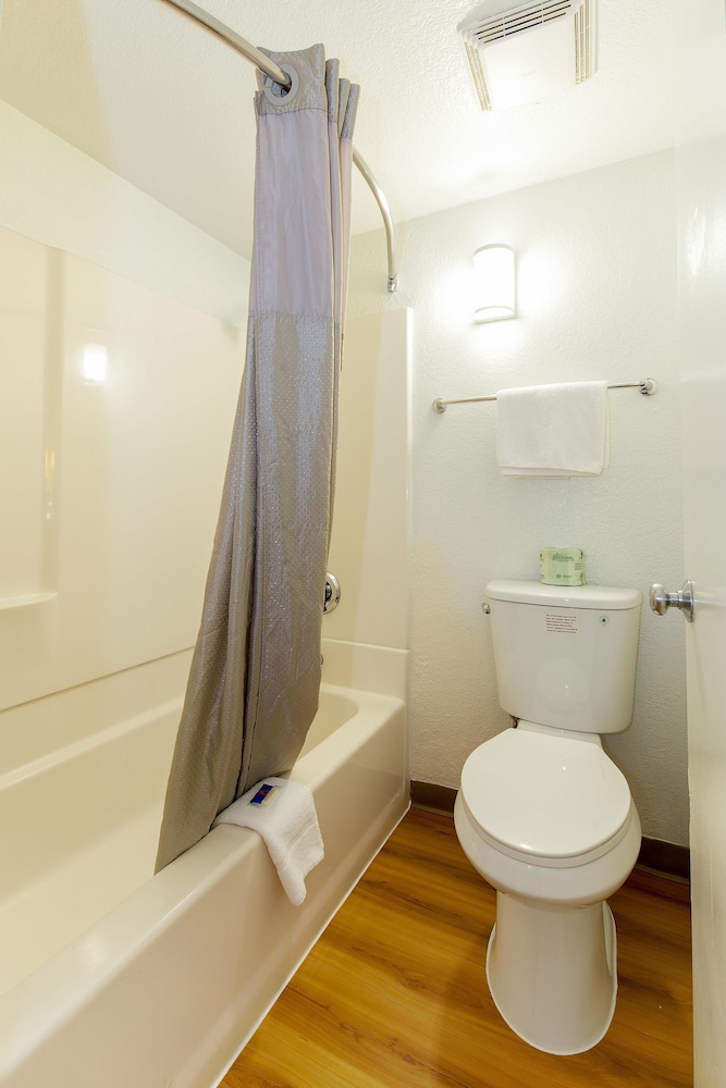 Motel 6 Hayward, CA – Silicon Valley Gateway