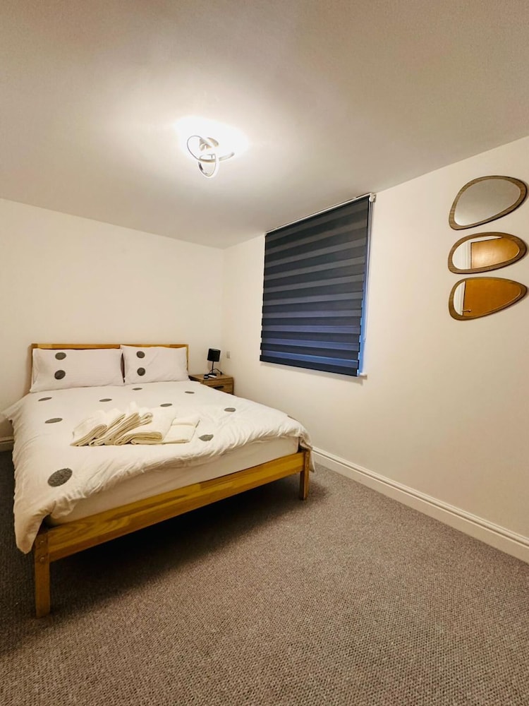 Home Away From Home- City Centre Gem view 3