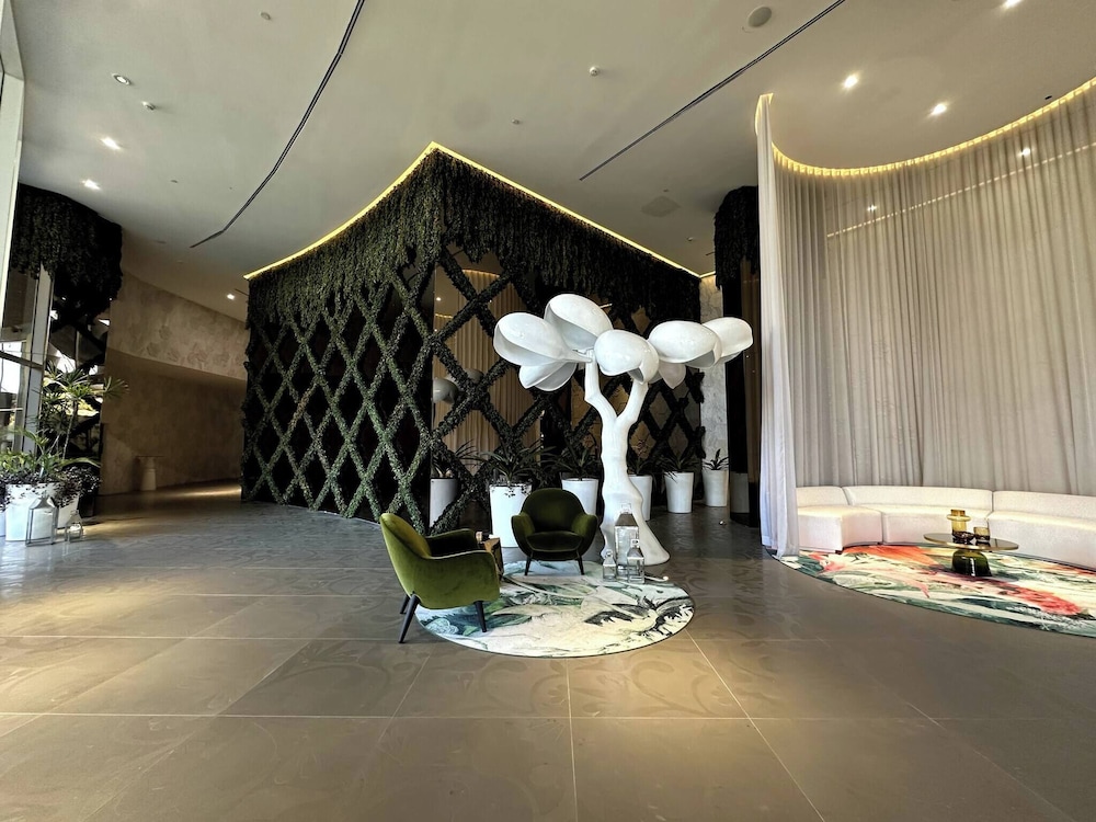 Luxury apt in Panama City 2 Rooms 3 Baths & Office