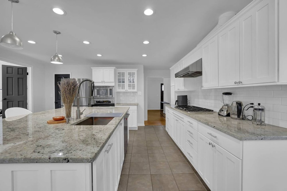 Chamblee Retreat 3BR Home w Spacious Porch