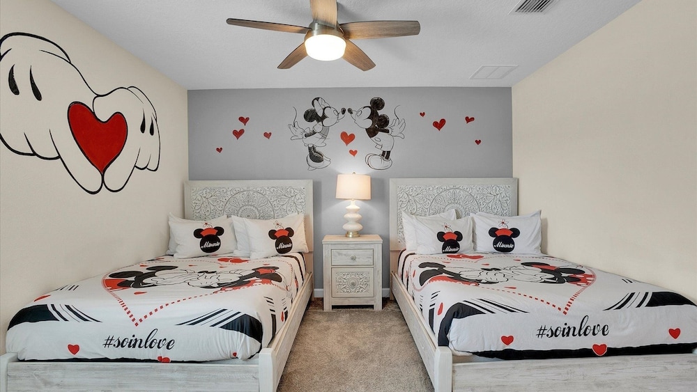 Championsgate 8 bedroom, Game room, Pool, Theater 8 Home