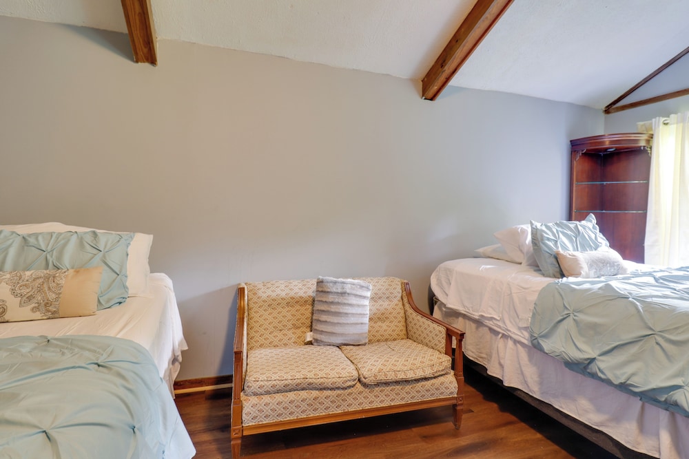5 Mi to Bellhaven: Spacious Getaway in Jackson