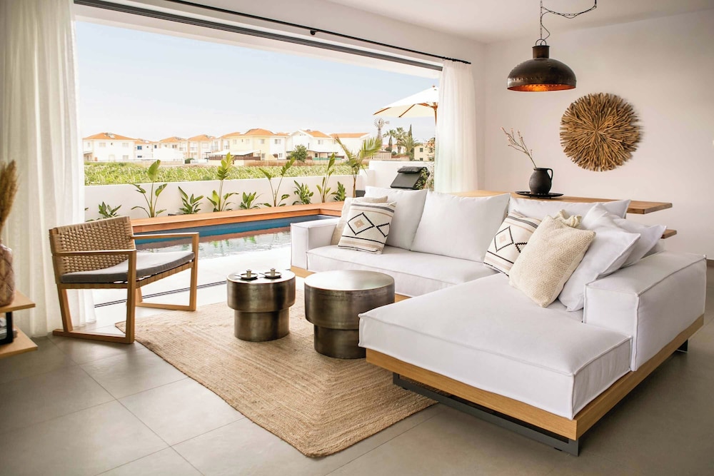 Lora Pearl Luxury Villa