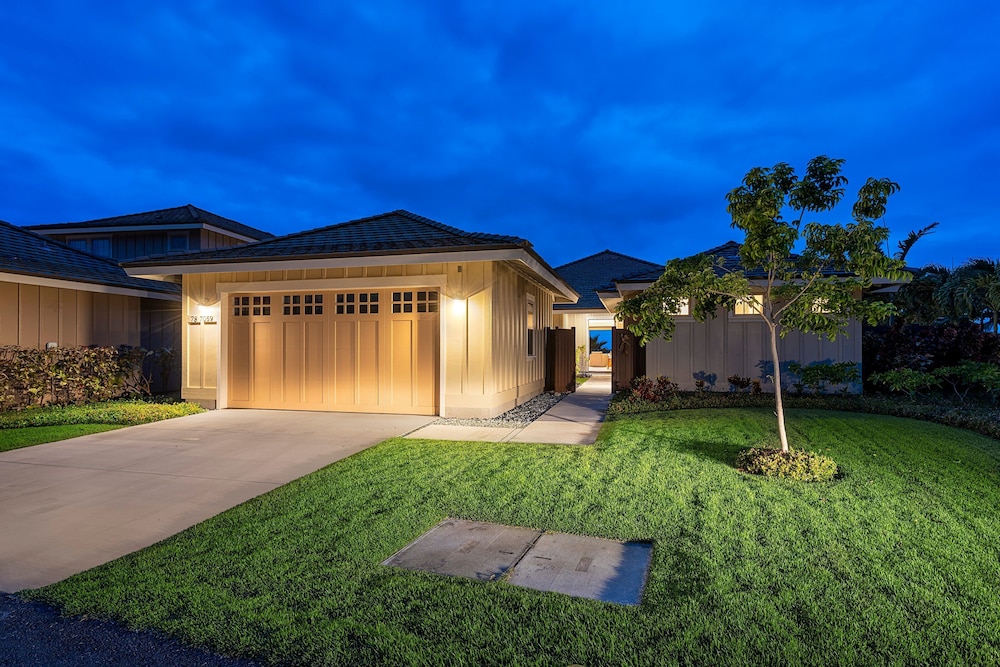 Unbelievable Ocean Front View w Pool - AC - Outdoor Seating!- Vrkcv