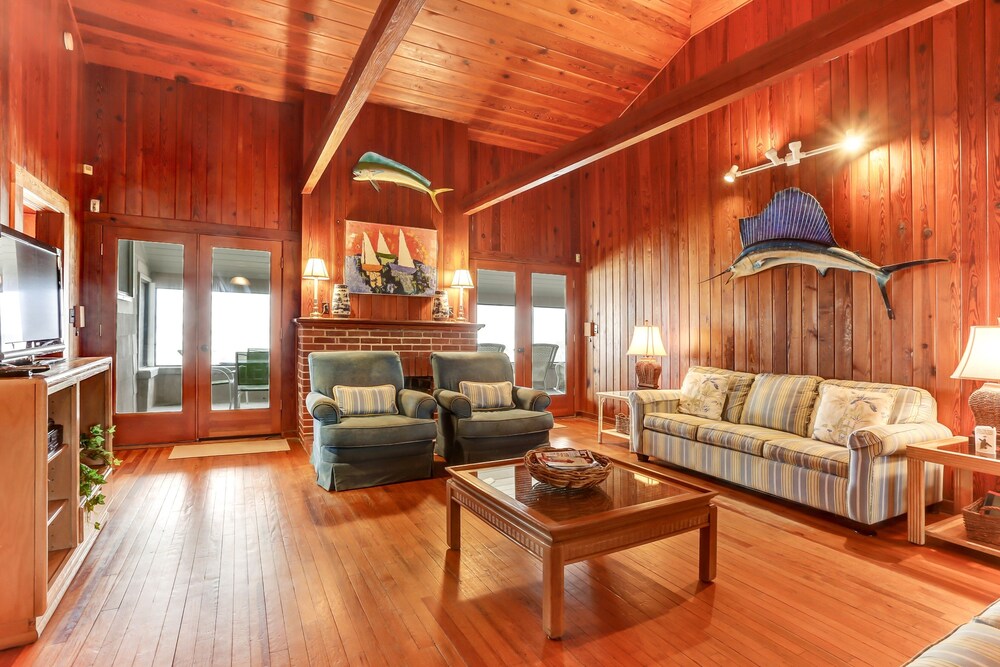 Charming Oceanfront Beach House by RedAwning