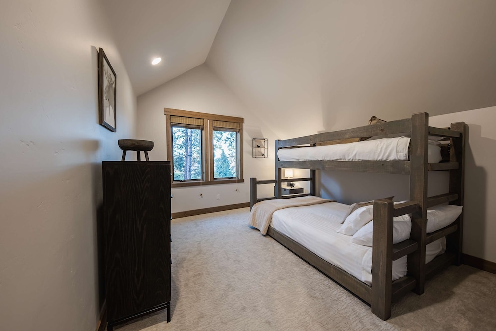 Wilderness Club Cabin Sleeps 7