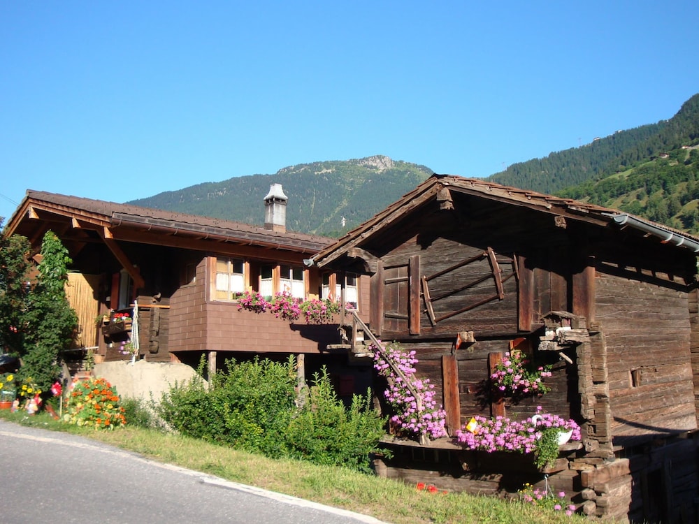 Photo 12